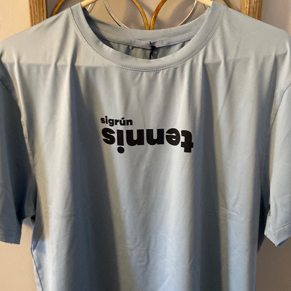 Sigrun tennis lightweight court tennis tee NWT large
